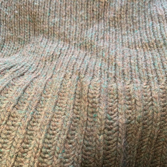 Short,thick button cardigan - Picture 10 of 12